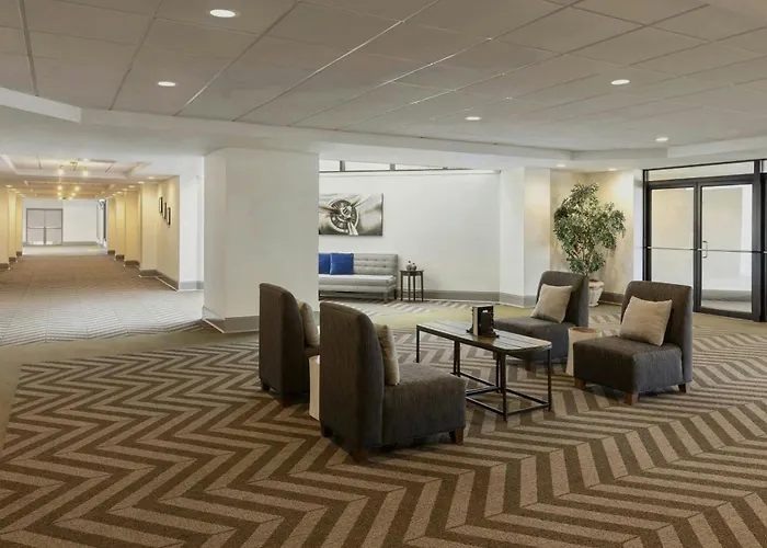 Royle Hotel Milwaukee Airport